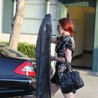 Rumer Willis exits Neil George Salon carrying a garment bag | Picture 111160